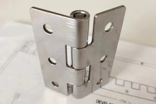 Silent Screw Hinge