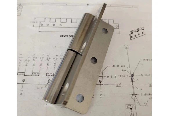 Silent Screw Hinge