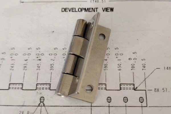 Smooth Opening And Closing Four-section Hinge
