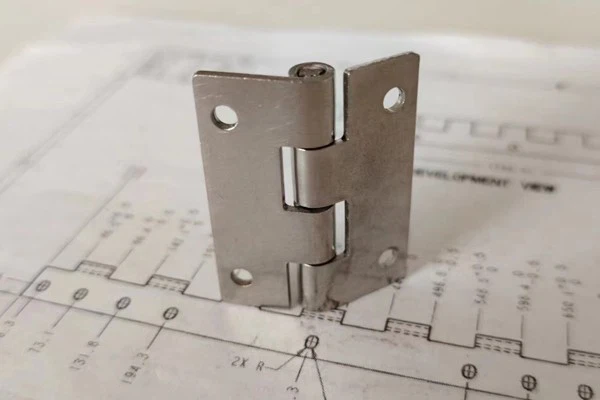 Smooth Opening And Closing Four-section Hinge