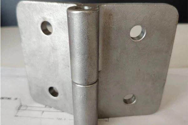 The Stable Detachable Hinge
