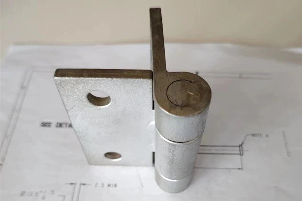 The Stable Detachable Hinge